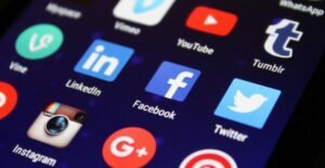 Leia mais sobre o artigo Como micro e pequenos varejistas podem impulsionar as vendas pelas redes sociais