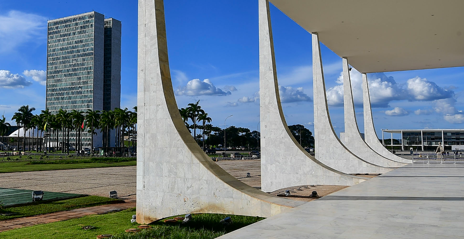 No momento, você está visualizando STF confirma inclusão de ISS, PIS e Cofins na base de cálculo do ISS