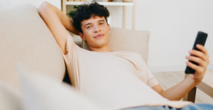 Leia mais sobre o artigo Geração Z adia vida adulta e cresce como Nem Nem Nem