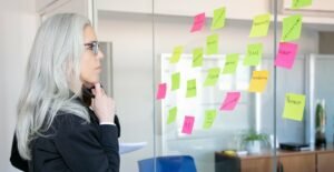 Leia mais sobre o artigo Carreira em T: como funciona o perfil profissional híbrido