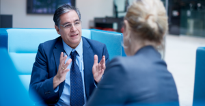 Leia mais sobre o artigo Como pedir um aumento salarial sem se comprometer na empresa