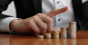 Leia mais sobre o artigo Taxação mínima de 10% sobre renda alta avança na Câmara