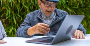 Leia mais sobre o artigo Posso me aposentar e continuar trabalhando? Veja o que diz a lei