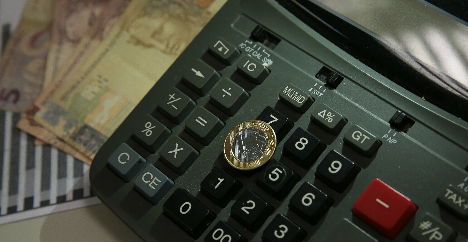No momento, você está visualizando Isenção do IR até R$ 3.036 avança