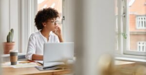 Leia mais sobre o artigo Fim do home office em 2025? Entenda o cenário atual