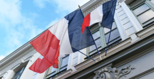 Leia mais sobre o artigo França avalia tributar super-ricos em 2026