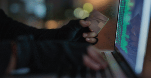 Leia mais sobre o artigo Contador é alvo de operação por suspeita de criar 310 CNPJs falsos para aplicar golpes