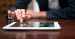 Leia mais sobre o artigo NFSe Mobile: como emitir notas fiscais pelo celular