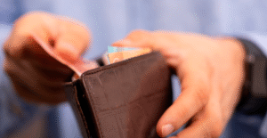 Leia mais sobre o artigo Primeira parcela do 13º salário deve ser paga até sexta (28)