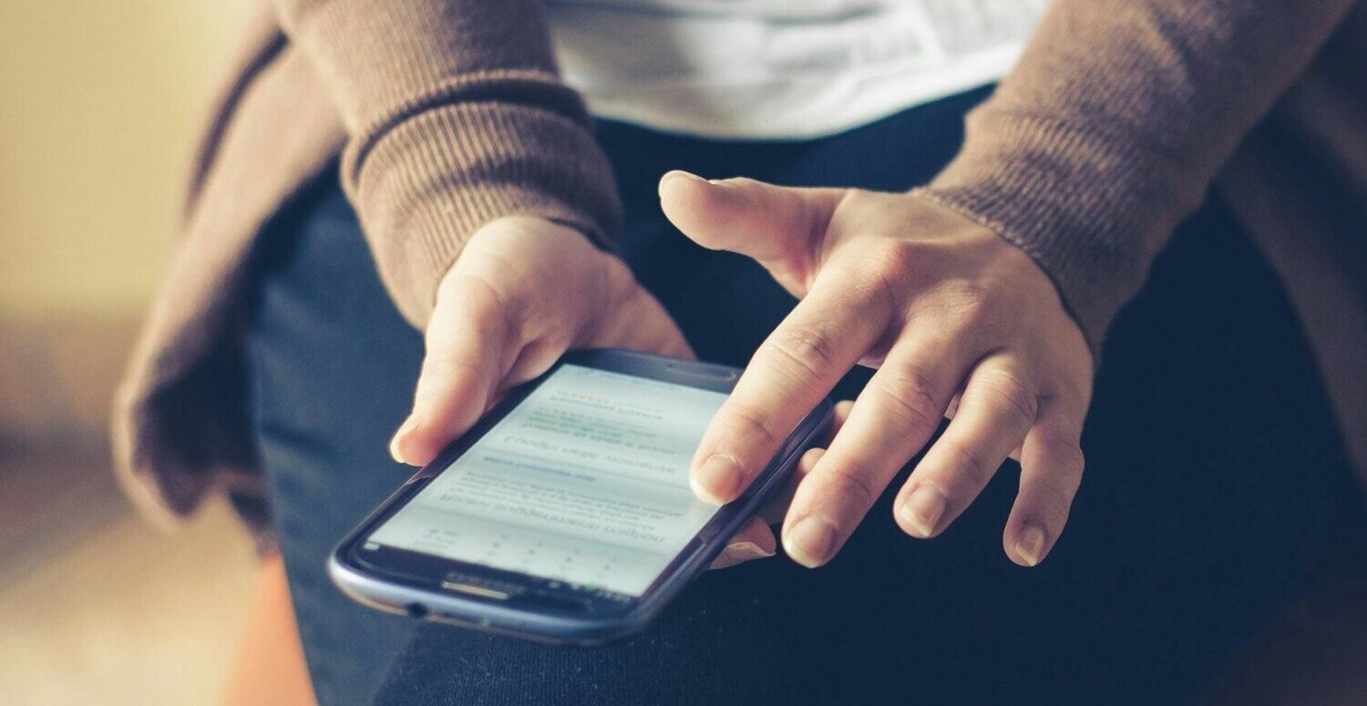 No momento, você está visualizando Como o eSIM Europa ajuda brasileiros a reduzir custos e riscos financeiros em viagens