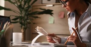 Leia mais sobre o artigo As penalidades que vão pesar no bolso de quem não destacar IBS e CBS em 2026