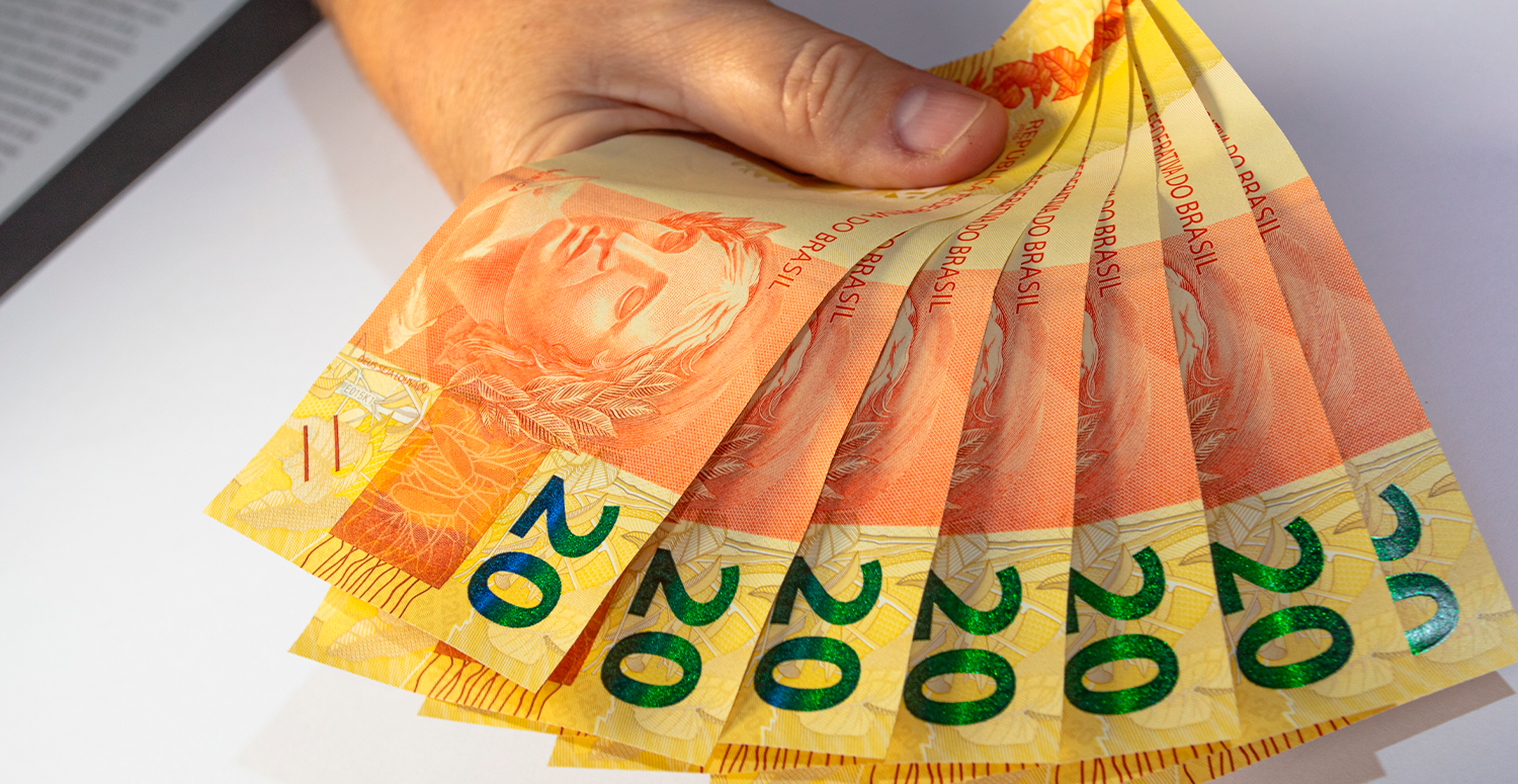 Leia mais sobre o artigo Aumento do salário mínimo impacta todos os salários?