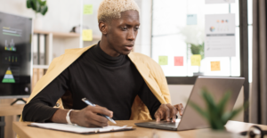 Leia mais sobre o artigo Produtividade consciente: como o foco no presente impacta o desempenho profissional