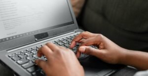 Leia mais sobre o artigo Desconto indevido no INSS: como cancelar?