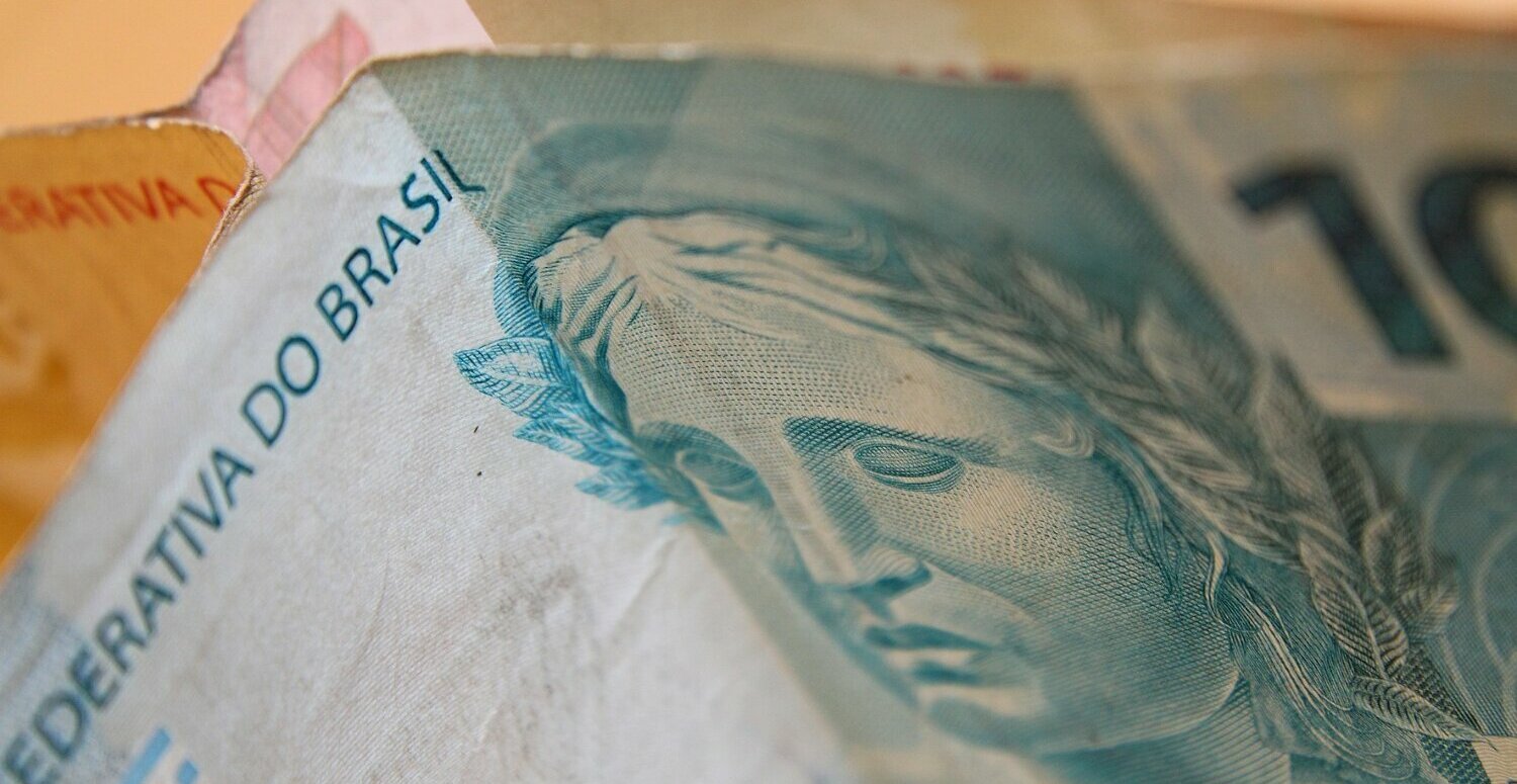 No momento, você está visualizando Tecnologia melhora relação do brasileiro com dinheiro, aponta pesquisa