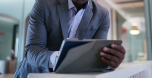 Leia mais sobre o artigo Receita Federal notifica MEI e PMEs sobre exclusão do Simples Nacional por débitos