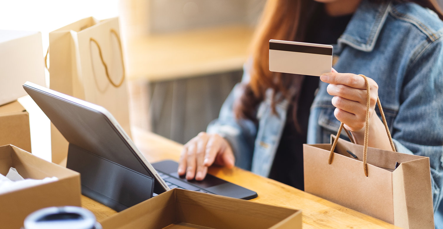 Leia mais sobre o artigo Fim da taxa das blusinhas: imposto federal sobre compras de até US$ 50 é zerado