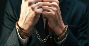 Leia mais sobre o artigo Suspeito é preso após se passar por contador para aplicar golpes financeiros