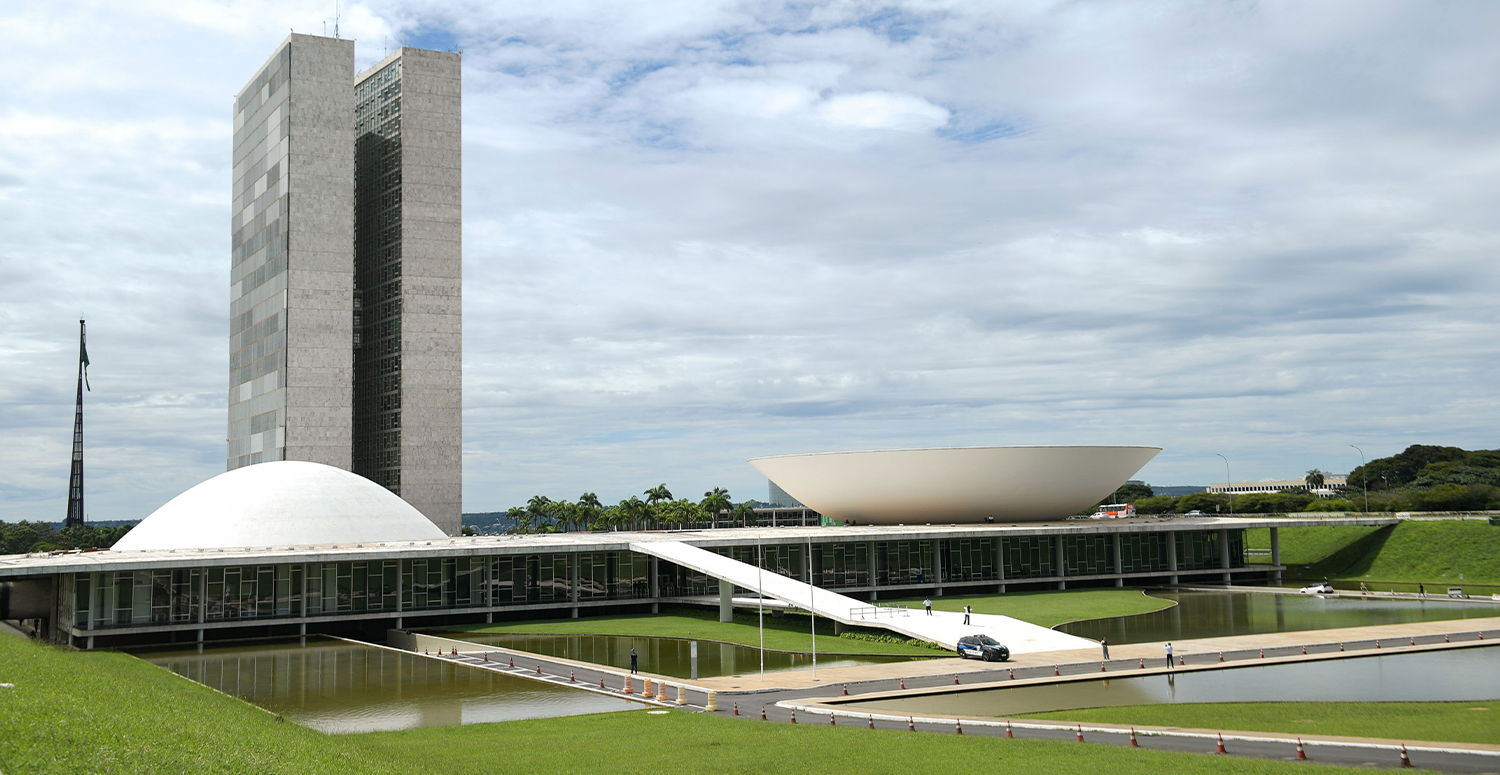 No momento, você está visualizando PEC do fim da escala 6×1 chega ao Senado e amplia pressão sobre empresas